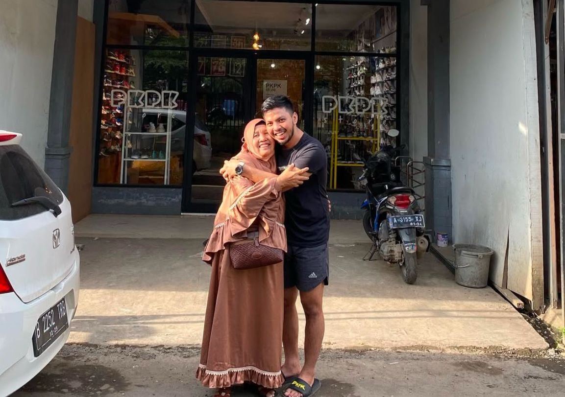 Pemilik PKPK Store bersama Fauzi Saputra